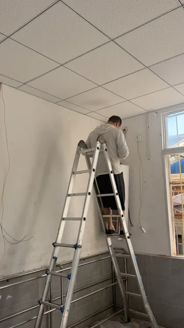 吊顶设备安装作业