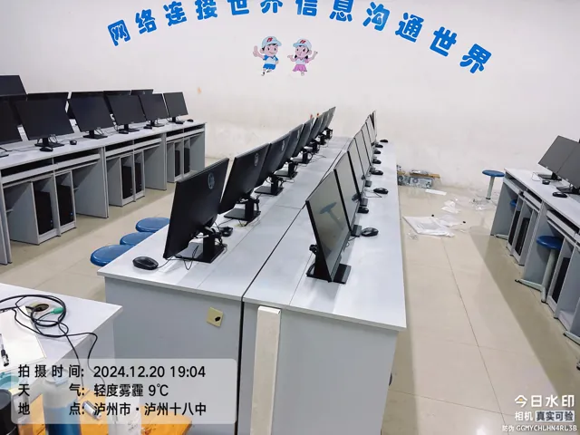 计算机教室设备部署现场