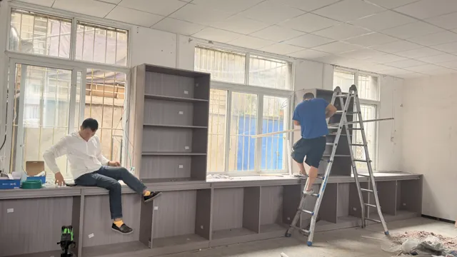 多人协同安装施工