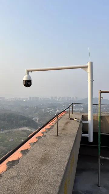 户外摄像机安装现场